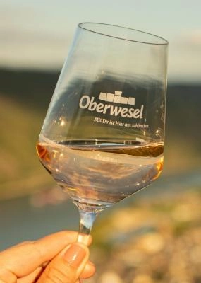 Zum Wein / Sekt: Weinglas Oberwesel
