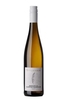 Zum Wein / Sekt: 
    Weingut Studier
    Riesling - Gewürztraminer
          Pfalz
        2021
    white
  
