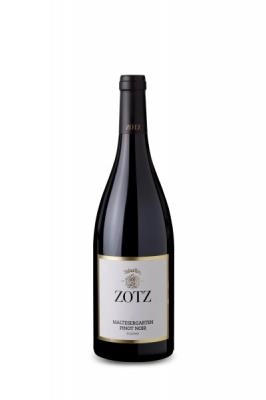 Zum Wein / Sekt: 
    Julius Zotz
    Maltesergarten Pinot Noir
          Baden
        2020
    
  
